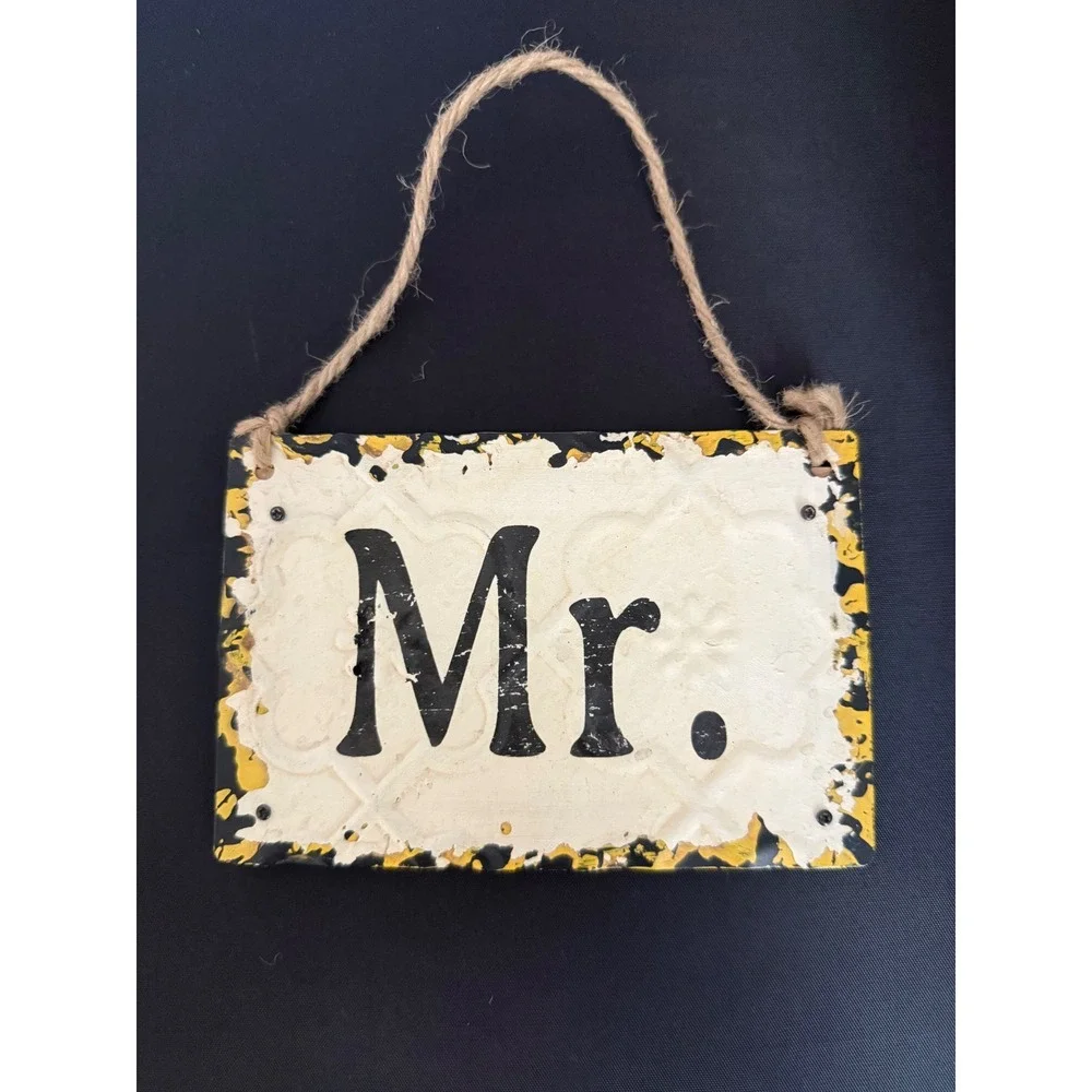 Mr & Mrs Metal Hanging bathroom Signs‎ Set Shabby Chic Rustic Wedding Photo Prop